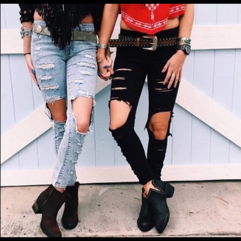 Lf Camar Black Distressed Jeans
